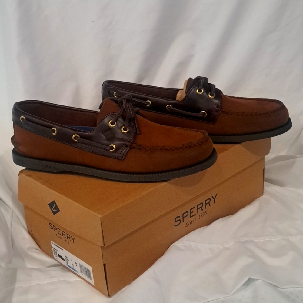 Sperry Men's Authentic Original 2-Eye Boat Shoe Size 9 BRAND NEW STILL IN BOX